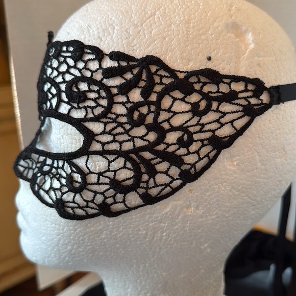 Madri Gras mask - Picture 2 of 5